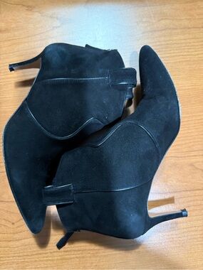 Veronica Beard Black Suede Pointed Toe Ankle Booties